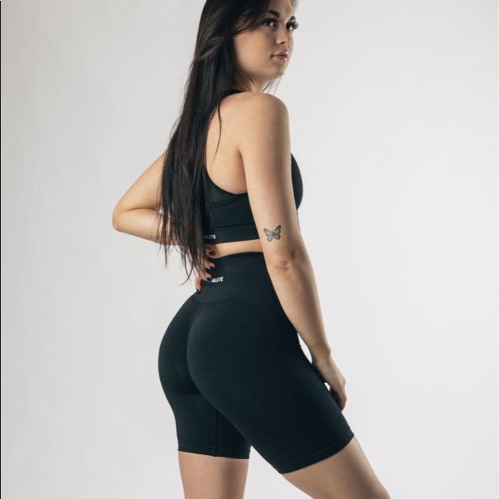 Alphalete Amplify Biker Shorts Med
